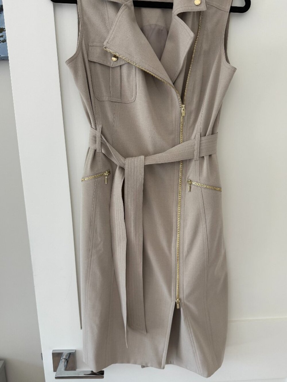 CALVIN KLEIN Zip Up dress with belt in beige. (Size 8)
